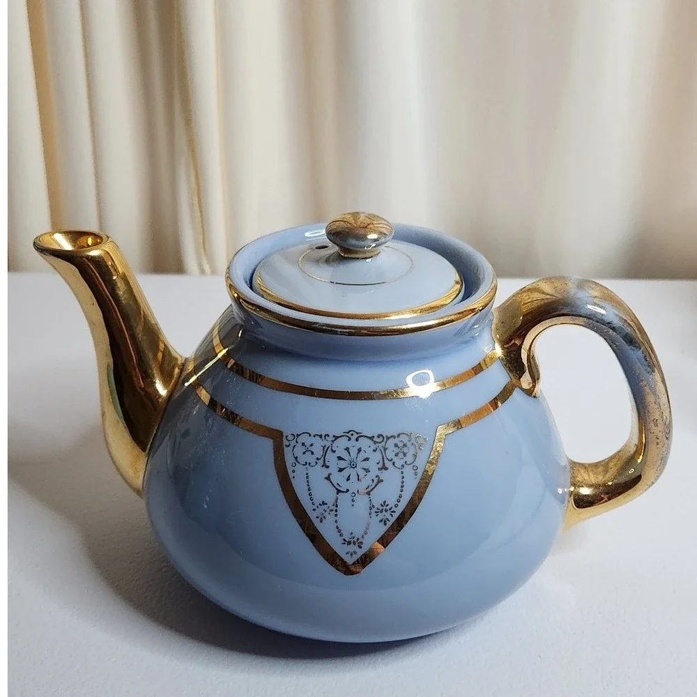 Fraunfelter China Periwinkle & Gold Teapot 312